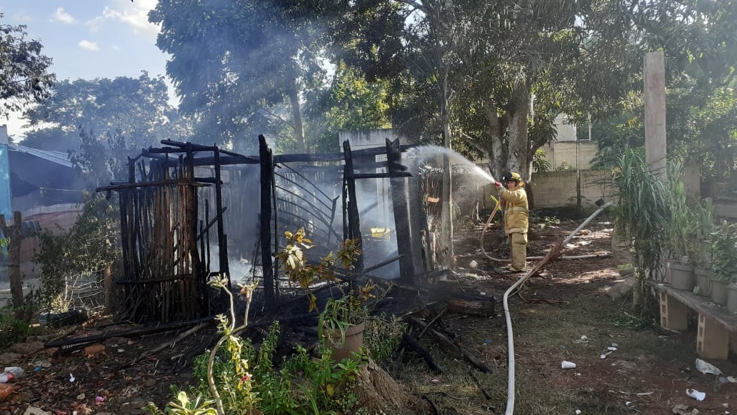 El fuego consumió por completo la vivienda