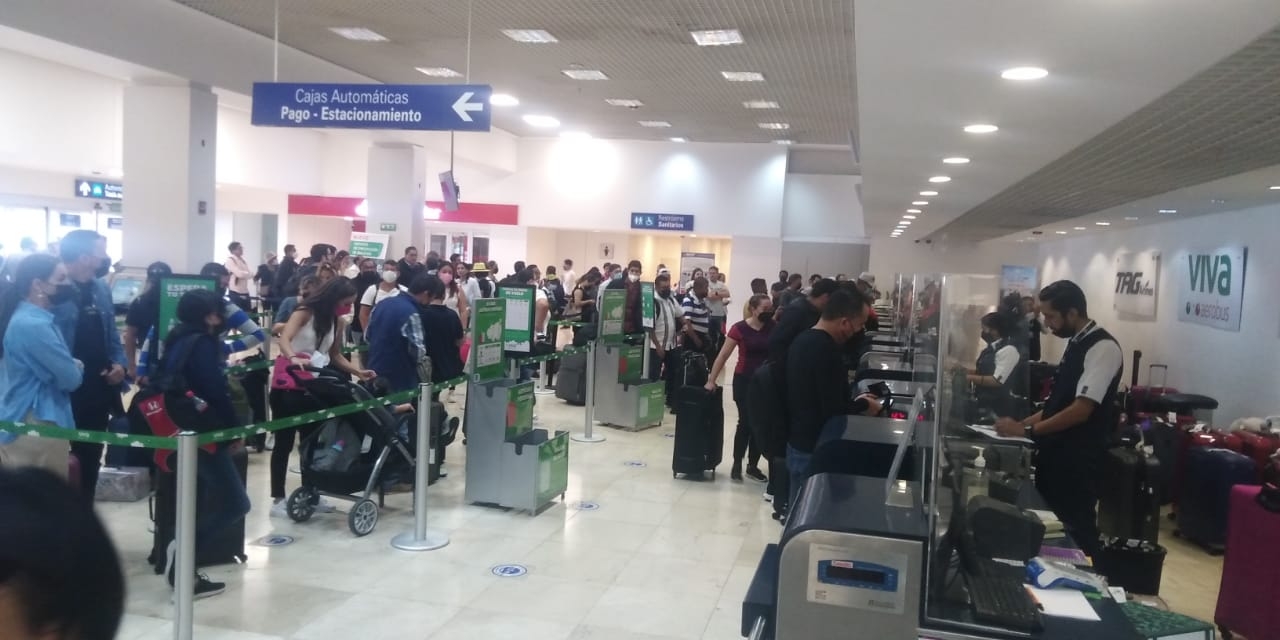 Pasajeros desconocen que ocurrirá con el vuelo