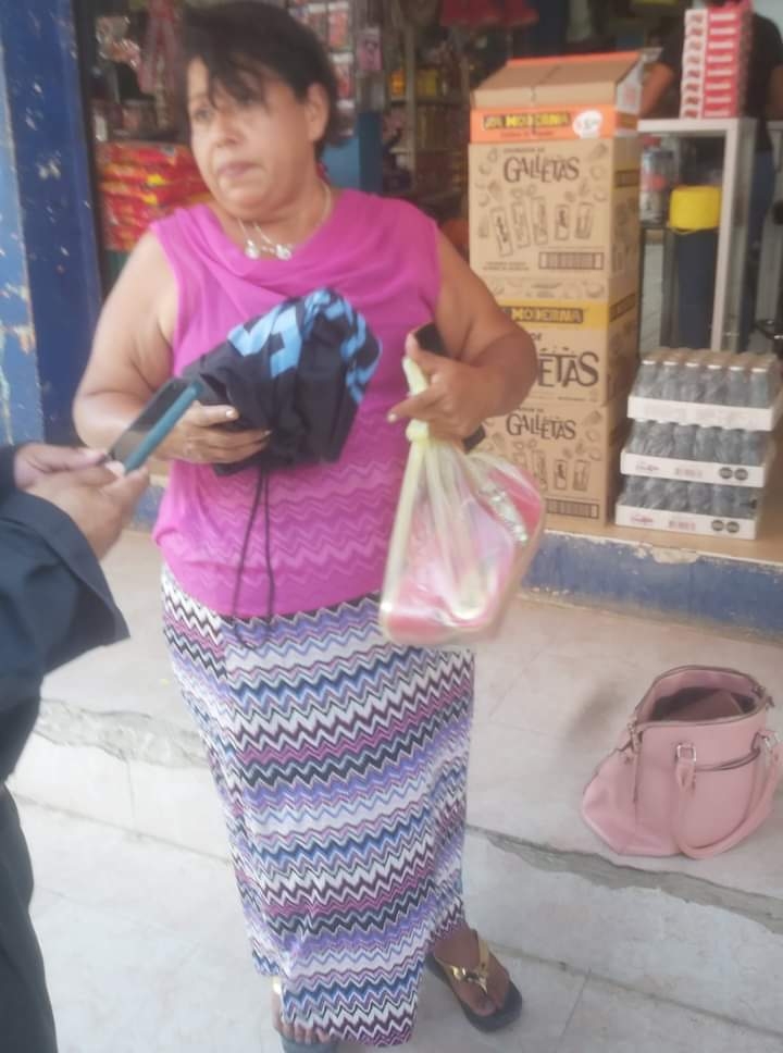 La mujer fue señalada por esconder varios artículos sin pagarlos