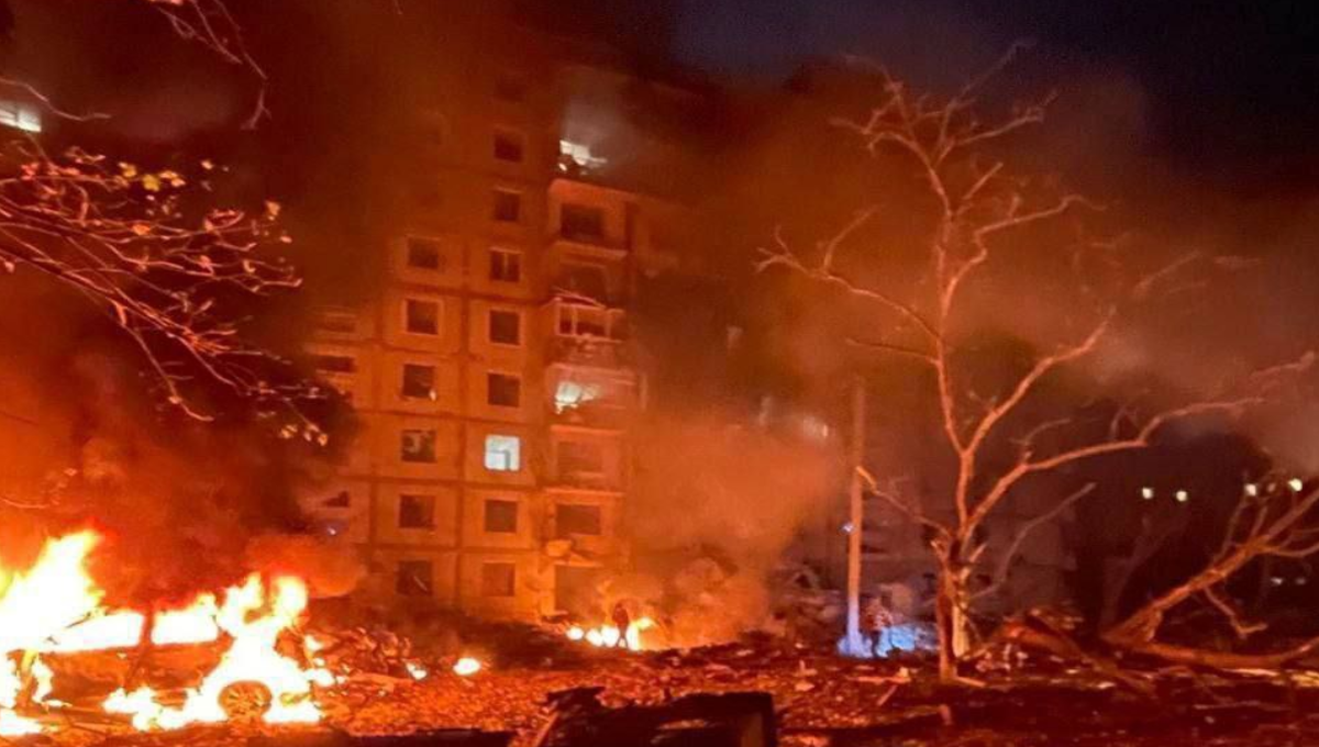 Nuevo ataque ruso en Zaporiyia destruye parte de un edificio