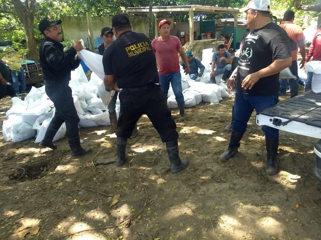 Desborde del río Palizada inunda siete comunidades; más de 700 personas en riesgo