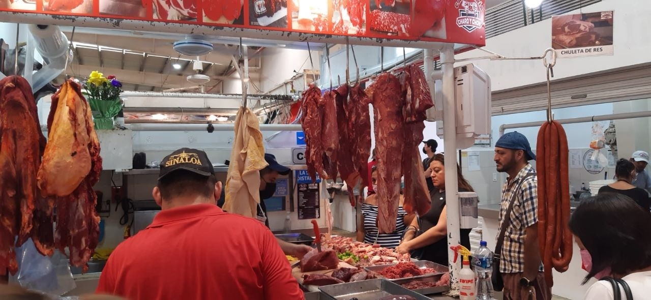 Carniceros en el mercado municipal de Ciudad del Carmen