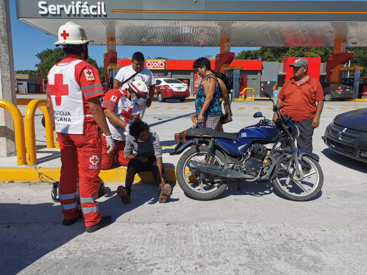 Camioneta arrolla a un motociclista en Ciudad del Carmen; el chofer se dio a la fuga