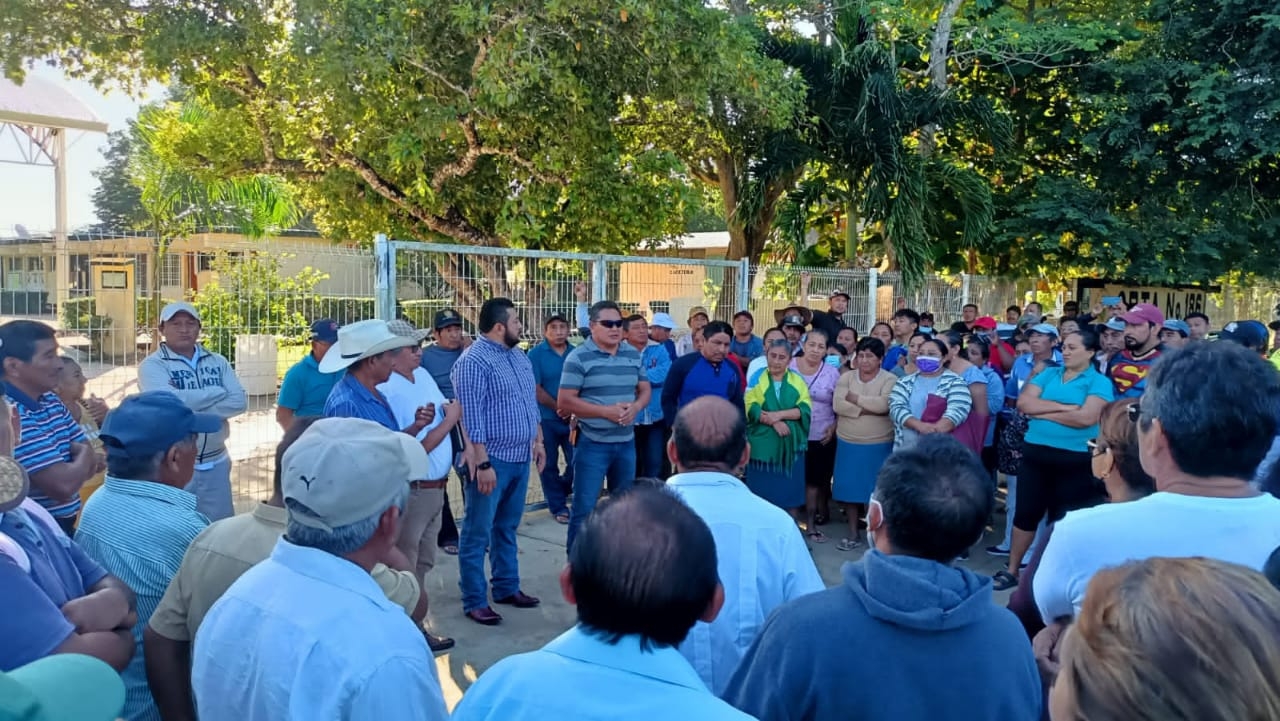 A consecuencia del conflicto se mantenían bajo resguardo de los ejidatarios las instalaciones de la CFE y la carretera a Chiquilá bloqueada