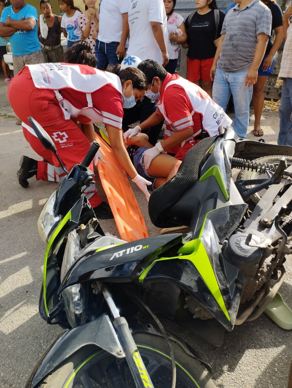 Choque entre motociclistas deja con graves lesiones a una adolescente en Tizimín