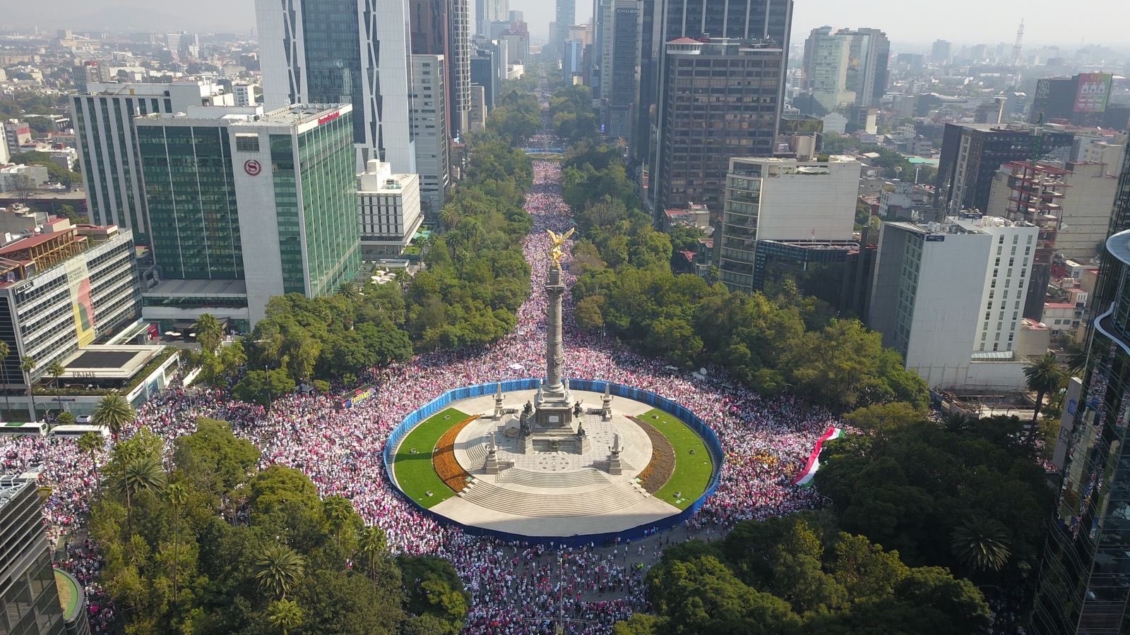 Marchas en defensa del INE toman varios estados de México