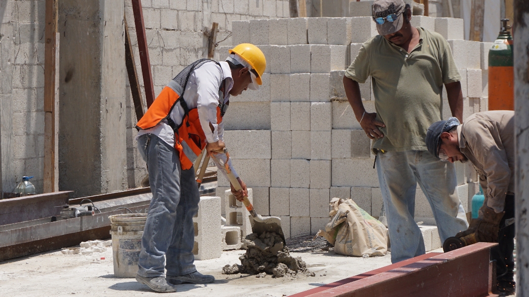 Albañiles de Campeche, los más explotados y mal pagados: IMCO