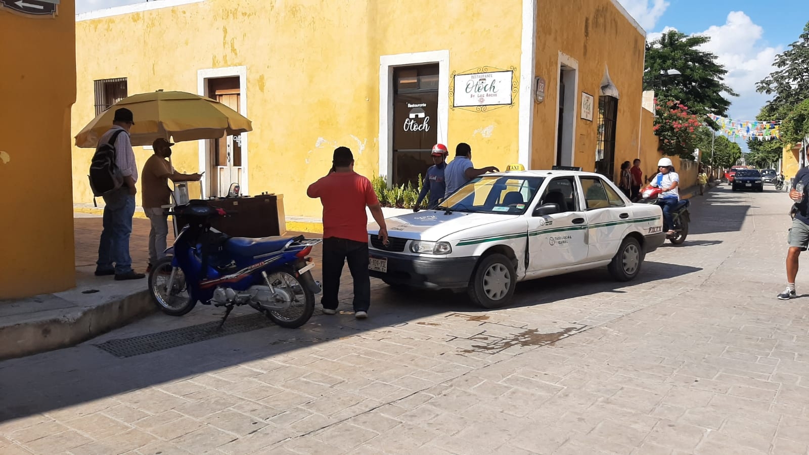 El taxi registró daños en una de las puertas