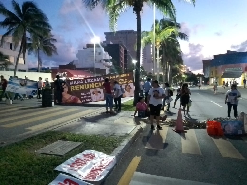 Los manifestantes dijeron que su principal objetivo es que renuncie Montes de Oca