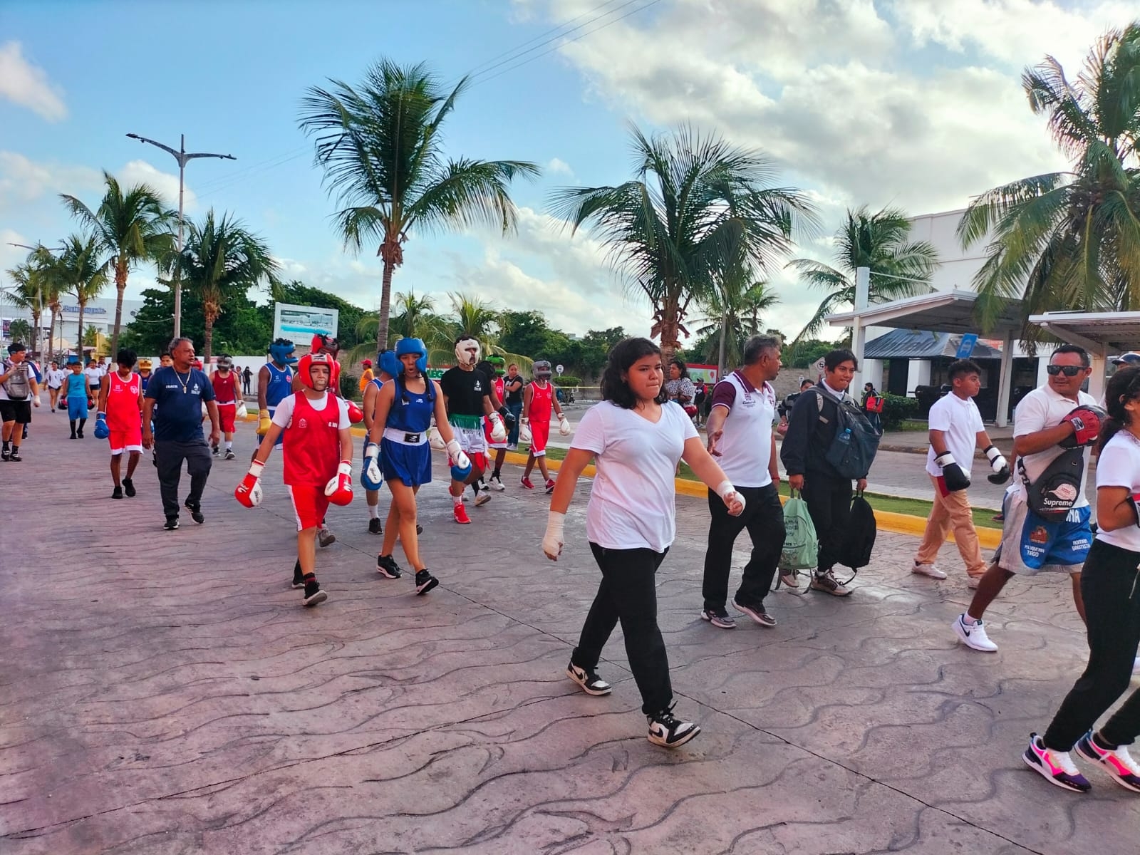 Realizan desfile cívico deportivo por la Revolución Mexicana en Cozumel: EN VIVO