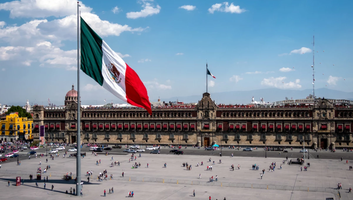 ¿Zócalo de la CDMX con árboles? Así lucía la Plaza de la Constitución