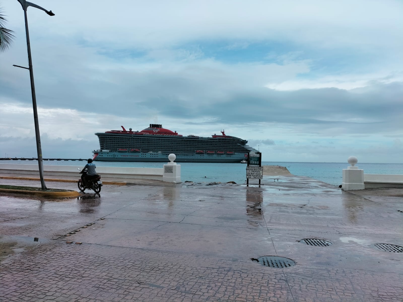 El crucero Norwegian Prima canceló su arribo a Cozumel, sin embargo, atracó el hotel flotante Valiant Lady