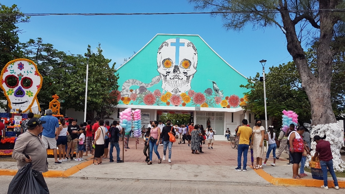 Se registró mayor afluencia de personas en el cementerio La Colonia de Ciudad del Carmen