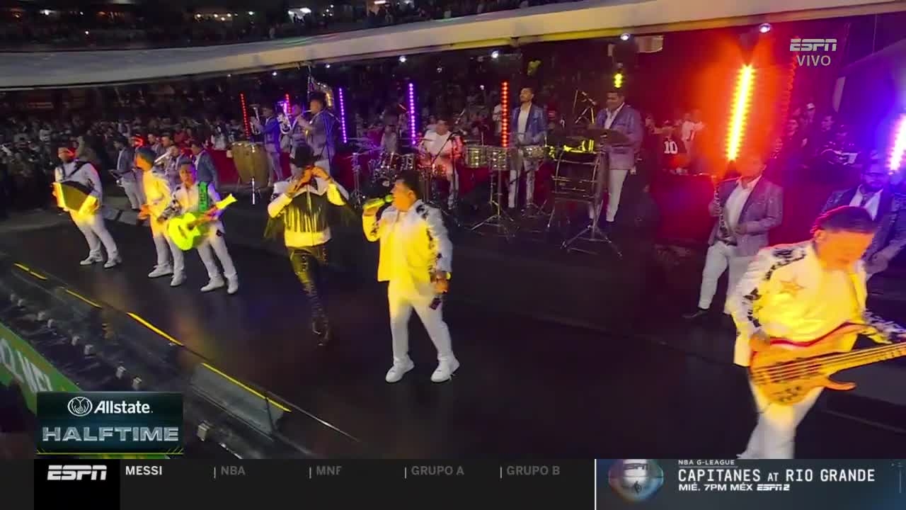 Así fue la presentación de Grupo Firme en el medio tiempo de la NFL: VIDEO