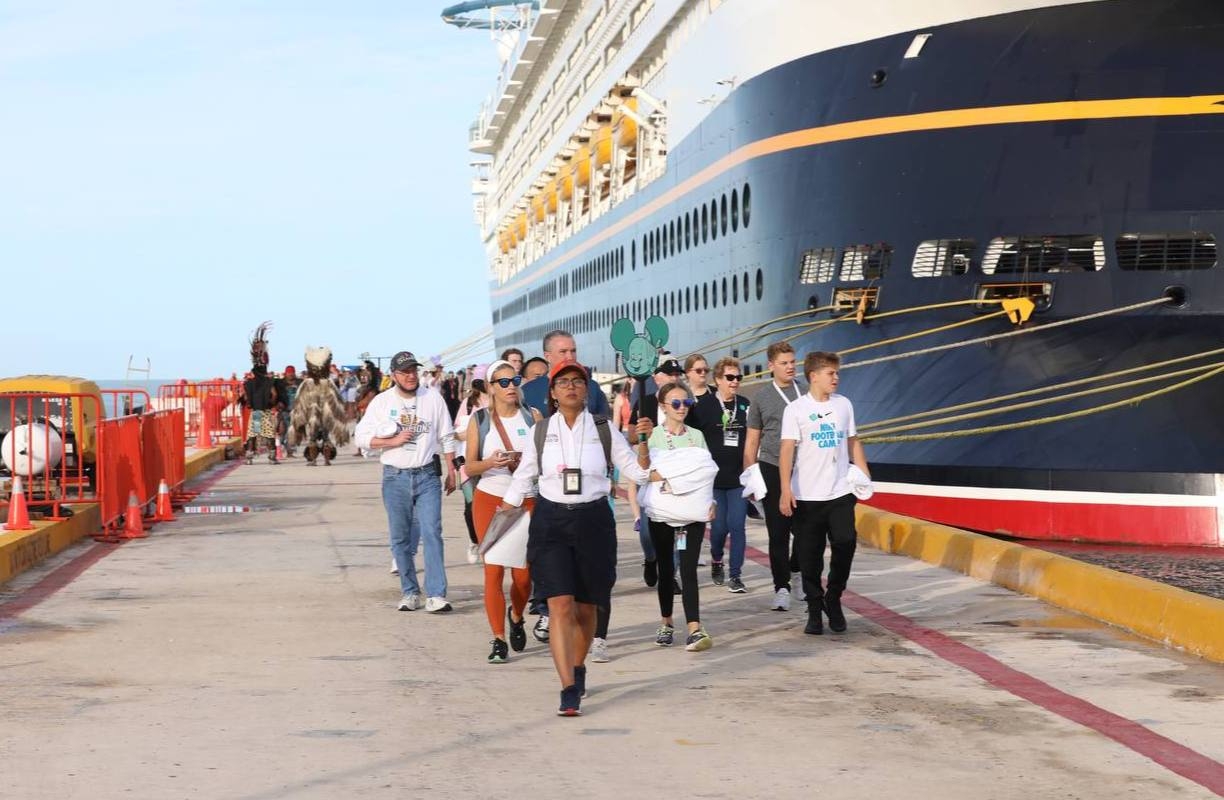 Llegan más de 2 mil turistas en el crucero Disney Magic a Progreso, Yucatán
