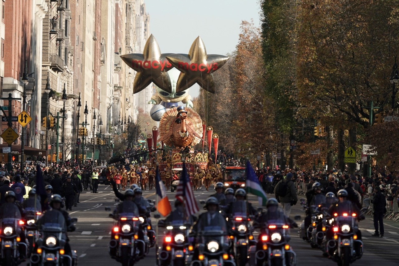 Globos y estrellas animan el gran desfile de Acción de Gracias de Nueva York