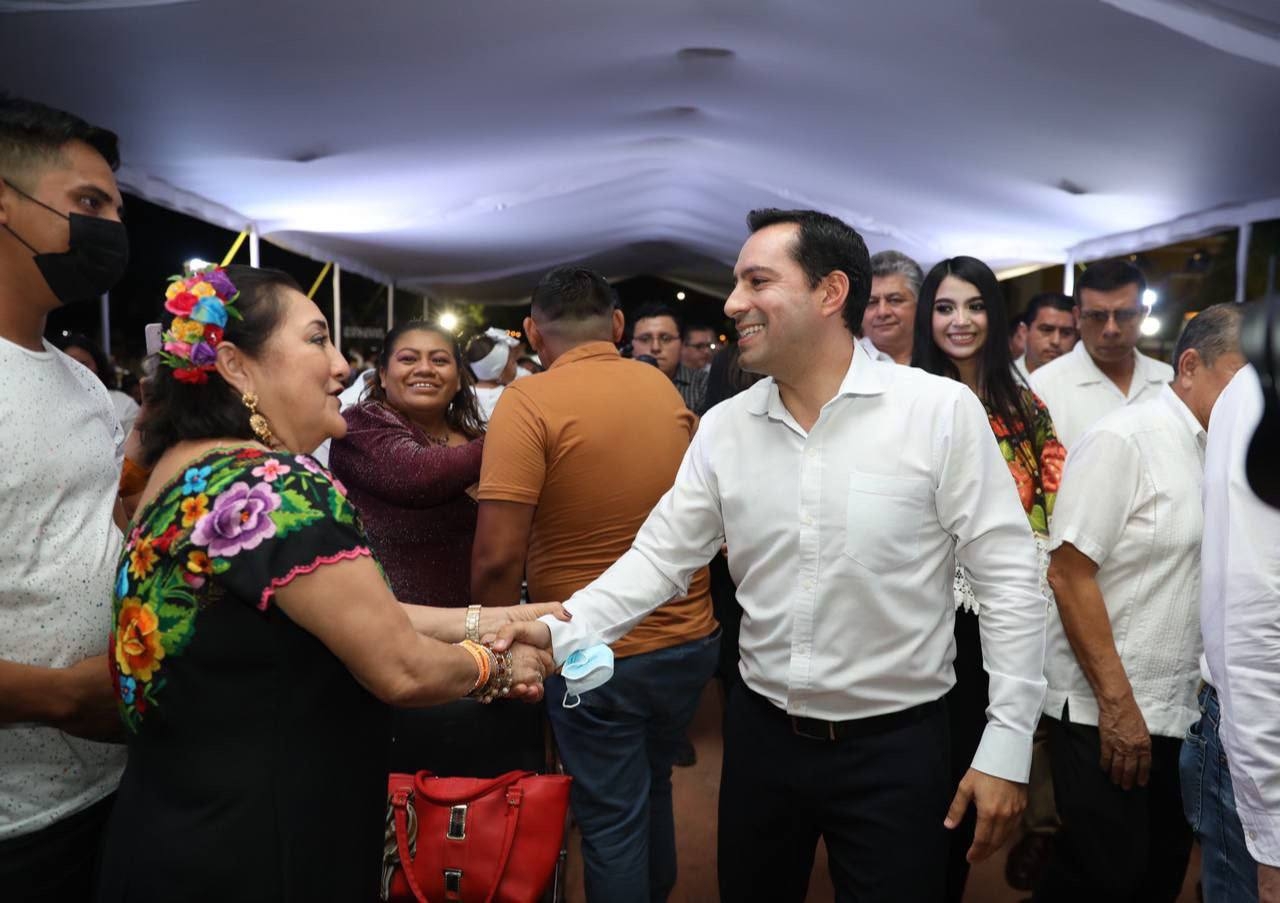 Más de 500 parejas yucatecas formalizan su unión, el Gobernador Mauricio Vila Dosal es testigo