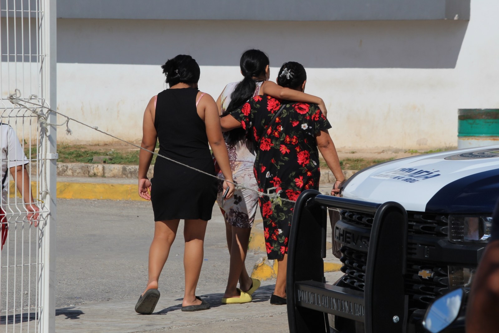 Mujeres acuden con las activistas para recibir orientación acerca de esta práctica médica