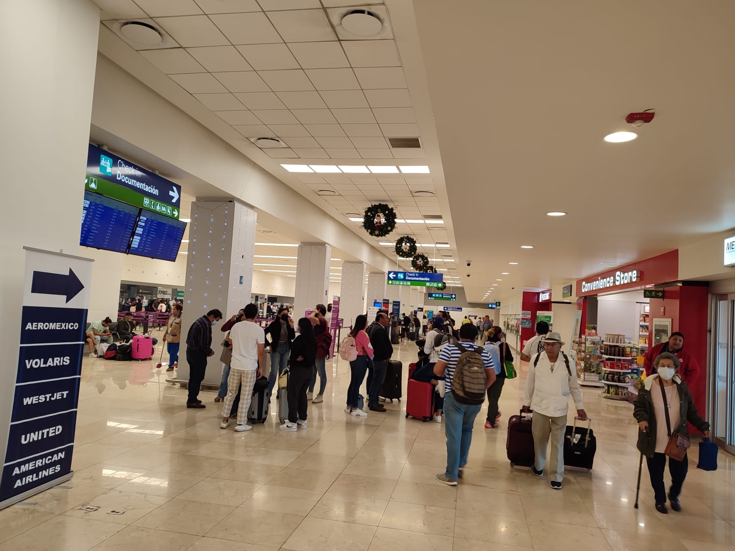 Volaris retrasa y cancela vuelos en el aeropuerto de Mérida este viernes