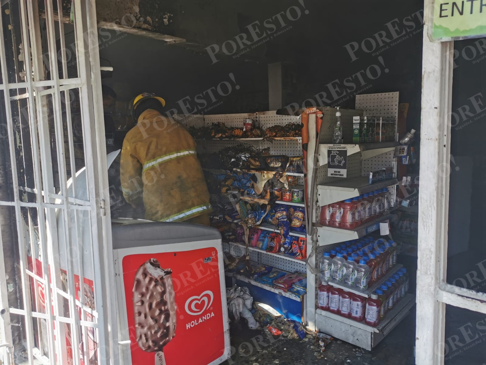 Varios productos fueron consumidos por el fuego