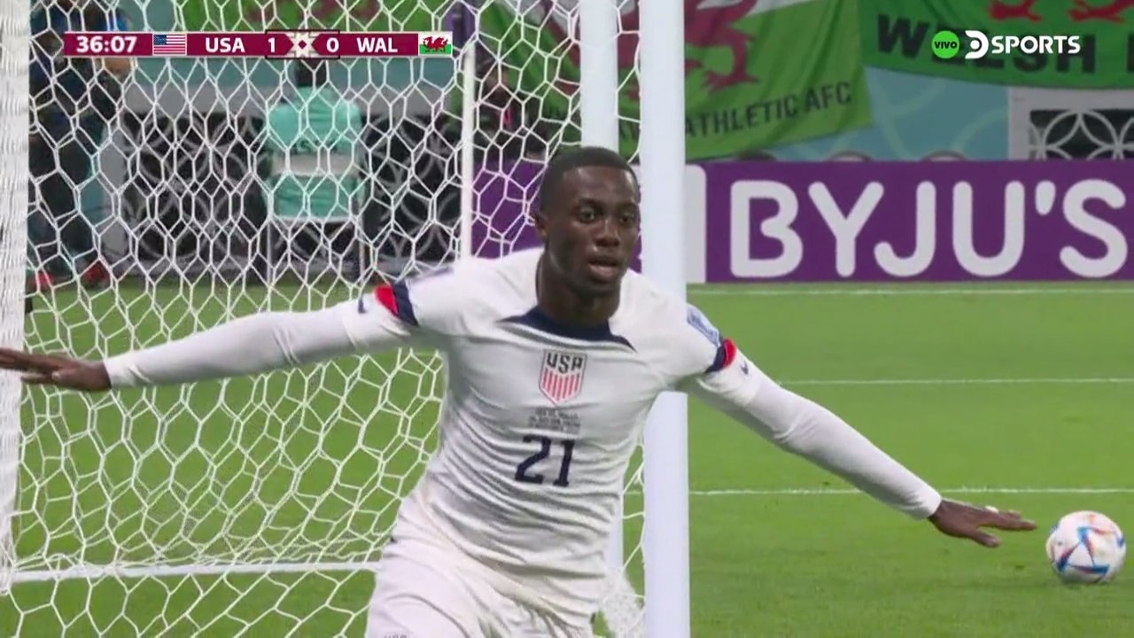 George Weah, en primera fila para el partido de Inglaterra contra Estados Unidos