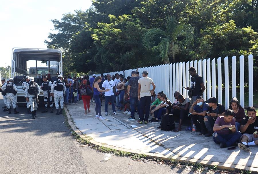 México niega permiso de tránsito a mil migrantes varados en la frontera Sur