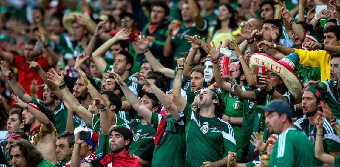 Bronca entre aficionados de México y Argentina en el estadio
