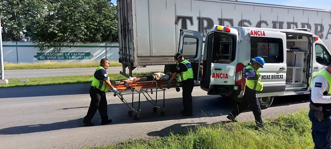 Motociclista se estrella contra un muro en Playa del Carmen; el responsable se dio a la fuga