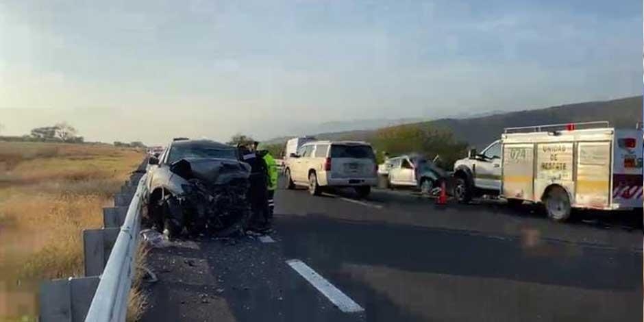 El impacto entre una camioneta y un tráiler ocurrió a la altura de la desviación de Tehuacán, con sentido hacia Veracruz