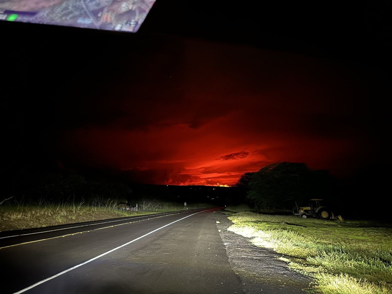 Volcán activo más grande del mundo entra en erupción en Hawái