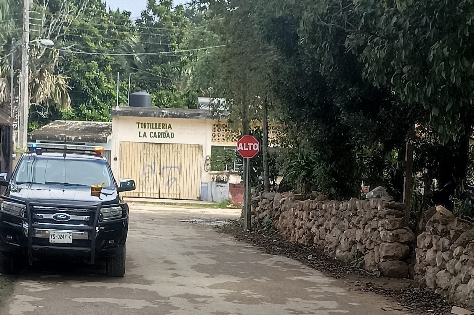 Policías acordonaron el área para proceder con el levantamiento del cuerpo