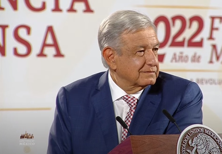 AMLO exhibe encuesta que el INE intentó ocultar sobre la Reforma Electoral