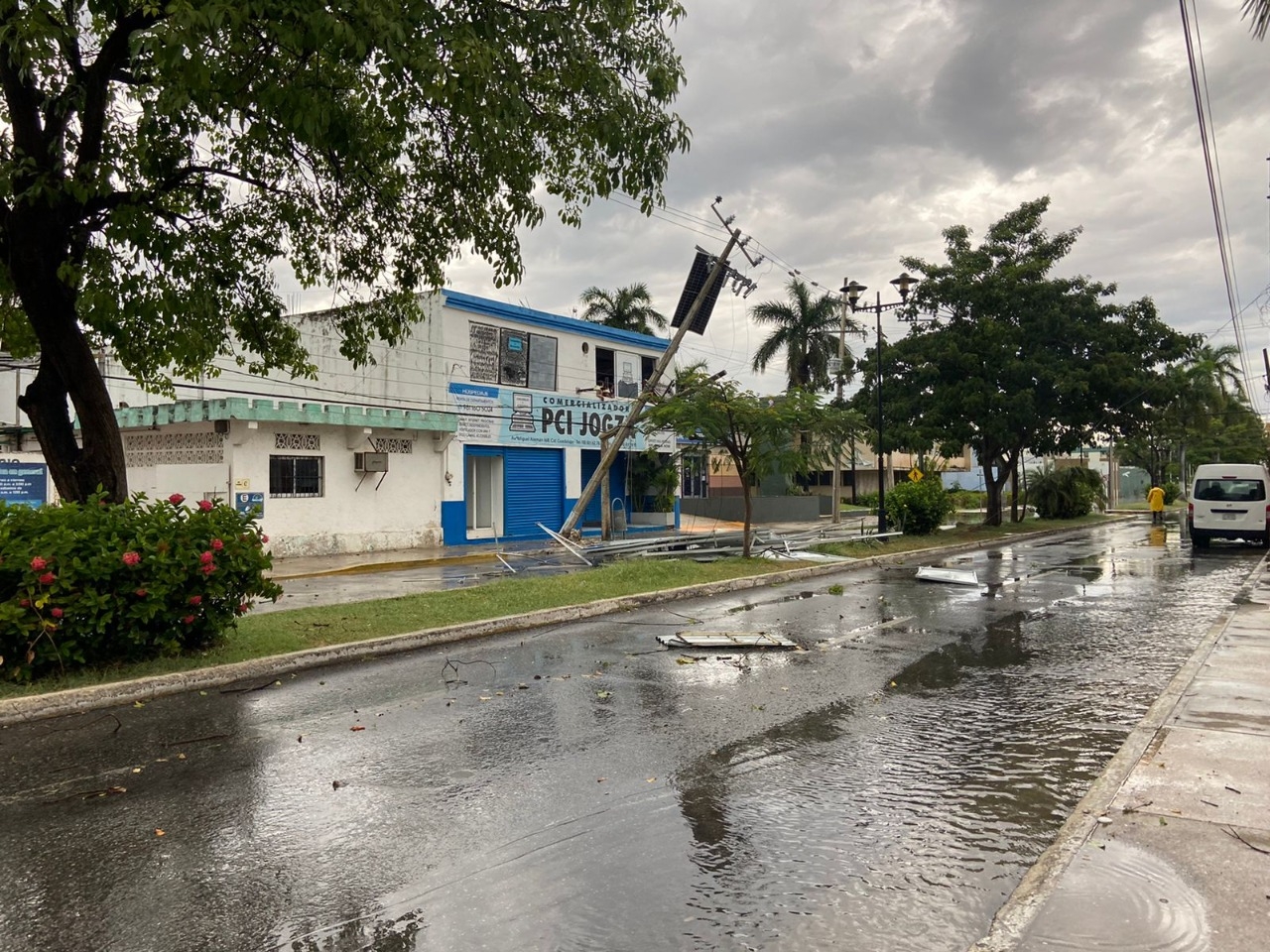 Tormenta Tropical Lisa avanza hacia al Golfo de México; se encuentra al Sur de Campeche