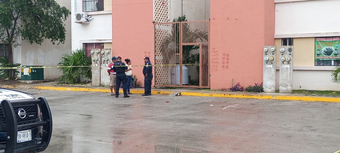 Hallan a un hombre sin vida en el fraccionamiento Paseos Nikté en Cancún