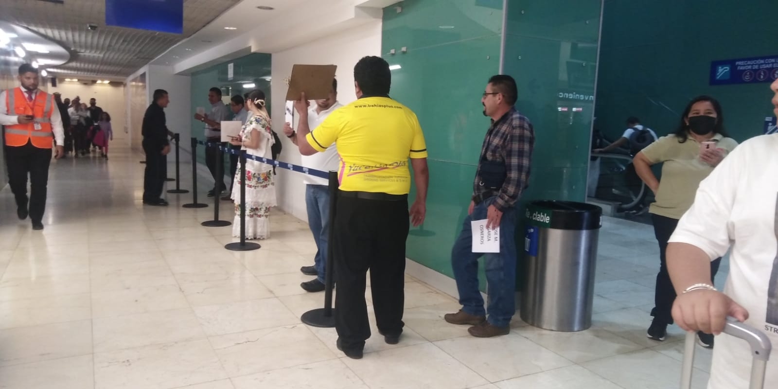 La expulsión de los operadores de transporte del aeropuerto de Mérida duro solo unos minutos