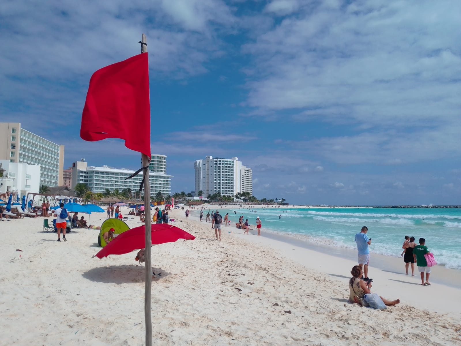 Se reporta baja afluencia en playa Gaviotas con solo 143 personas según conteo oficial de encargados de zona