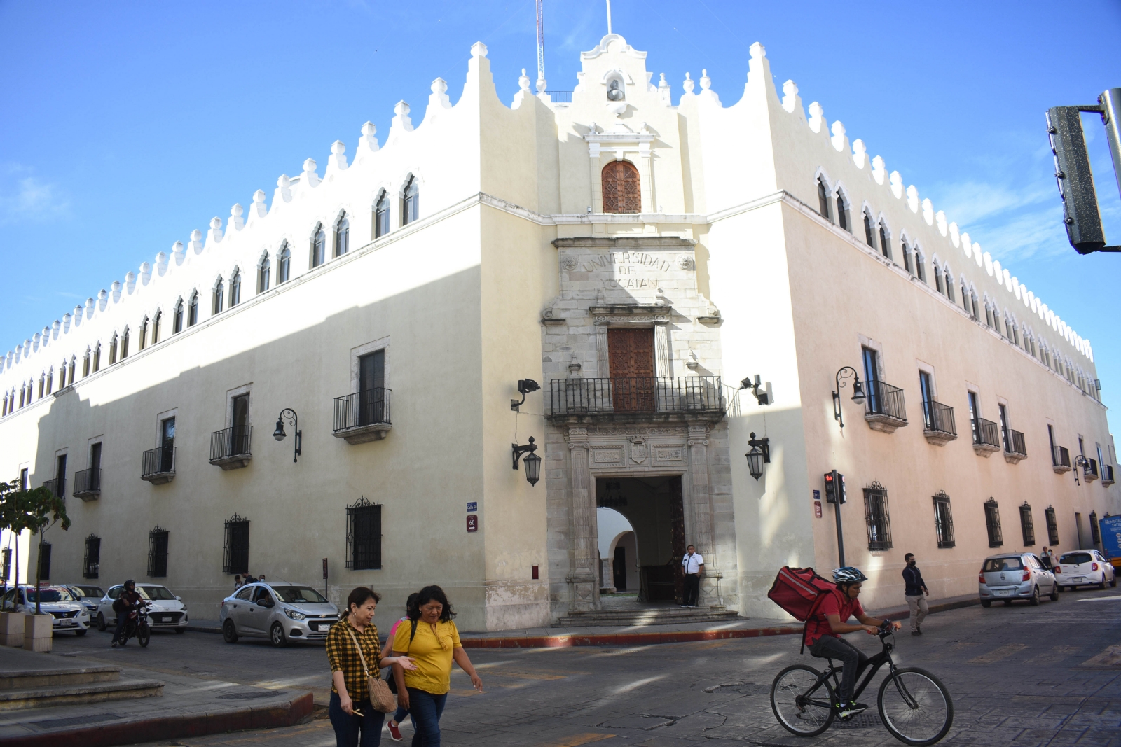 El rector de la UADY, José de Jesús Williams, habría preparado todo para sacar la contienda al director