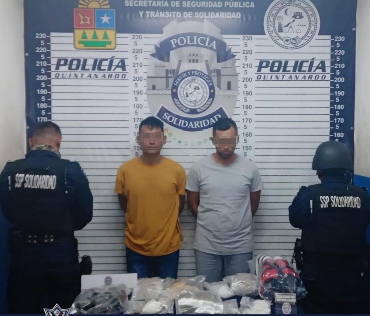 Detienen a dos sujetos con 90 bolsitas con posibles narcóticos en Playa del Carmen