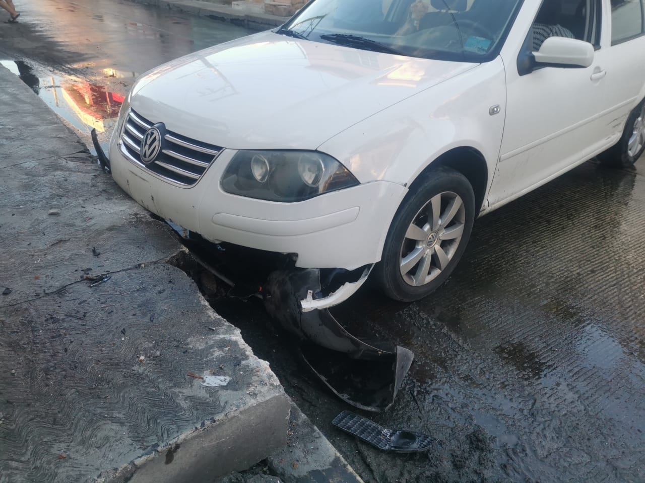 Conductor se da a la fuga tras provocar un choque en calles de Campeche