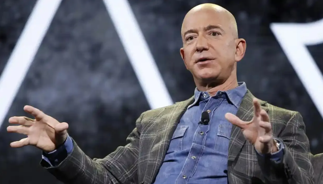 Exempleada doméstica demanda a Jeff Bezos, fundador de Amazon