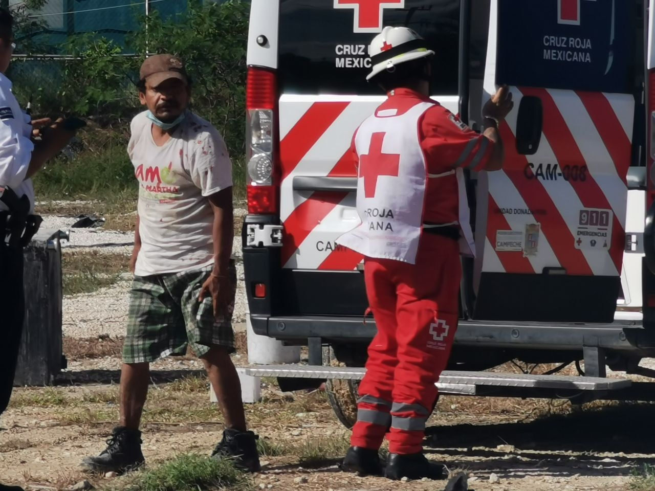 El ladrón fue sorprendido cuando subía palas y otras herramientas a su carrito