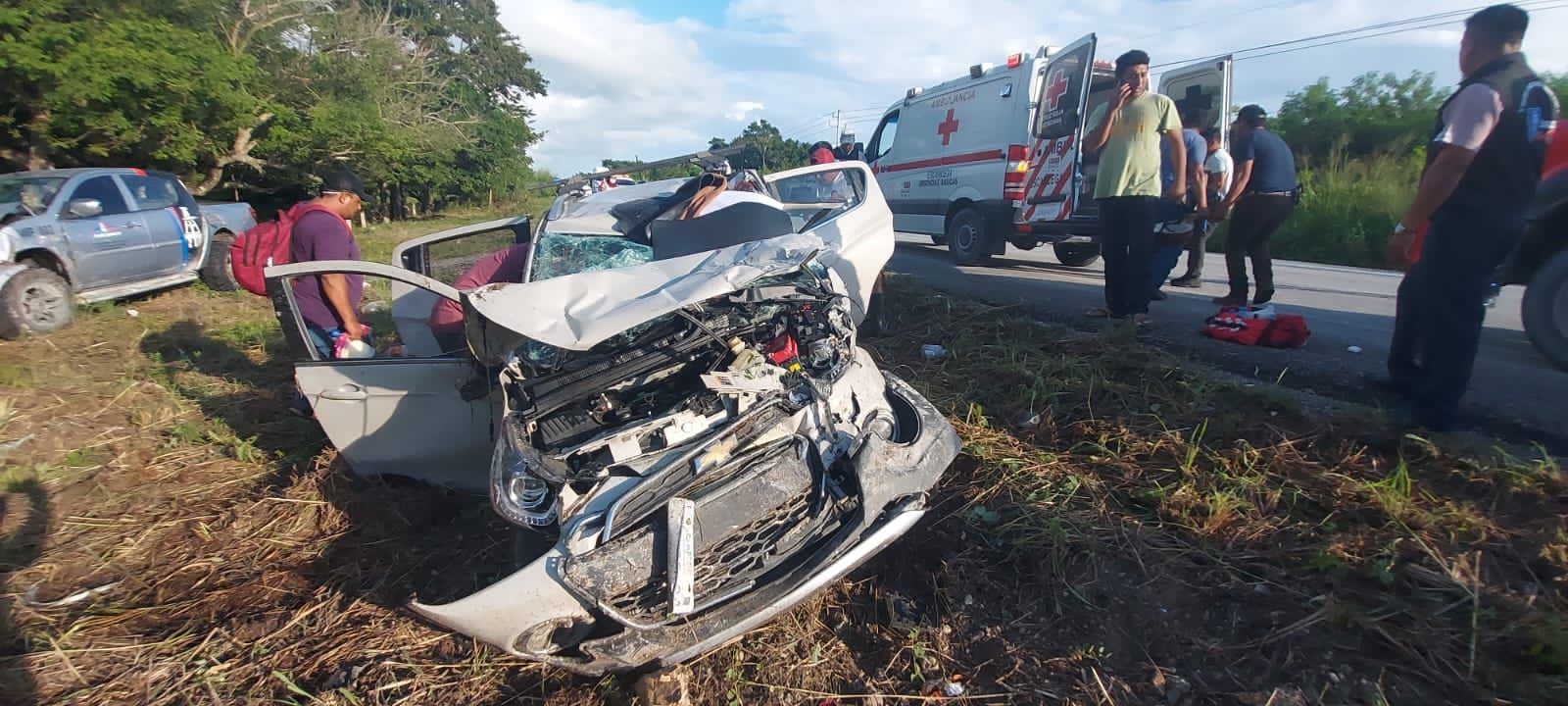 Choque frontal en la carretera Escárcega-Villahermosa; hay cuatro lesionados graves