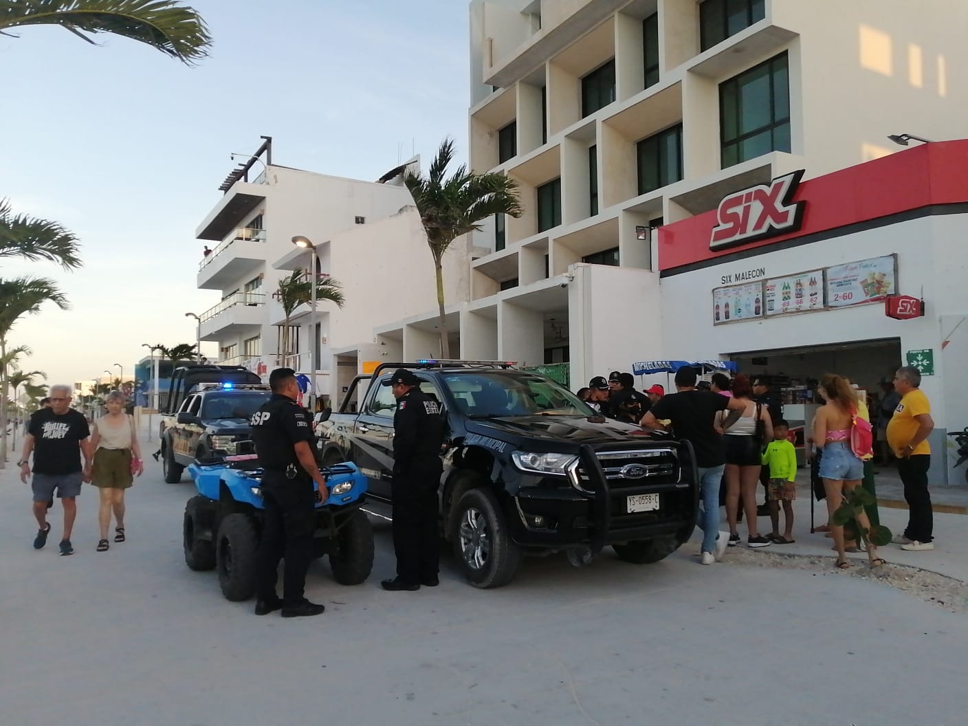 Meseros de un restaurante de Progreso amenazan a turistas tras acusar sobre insectos en su comida