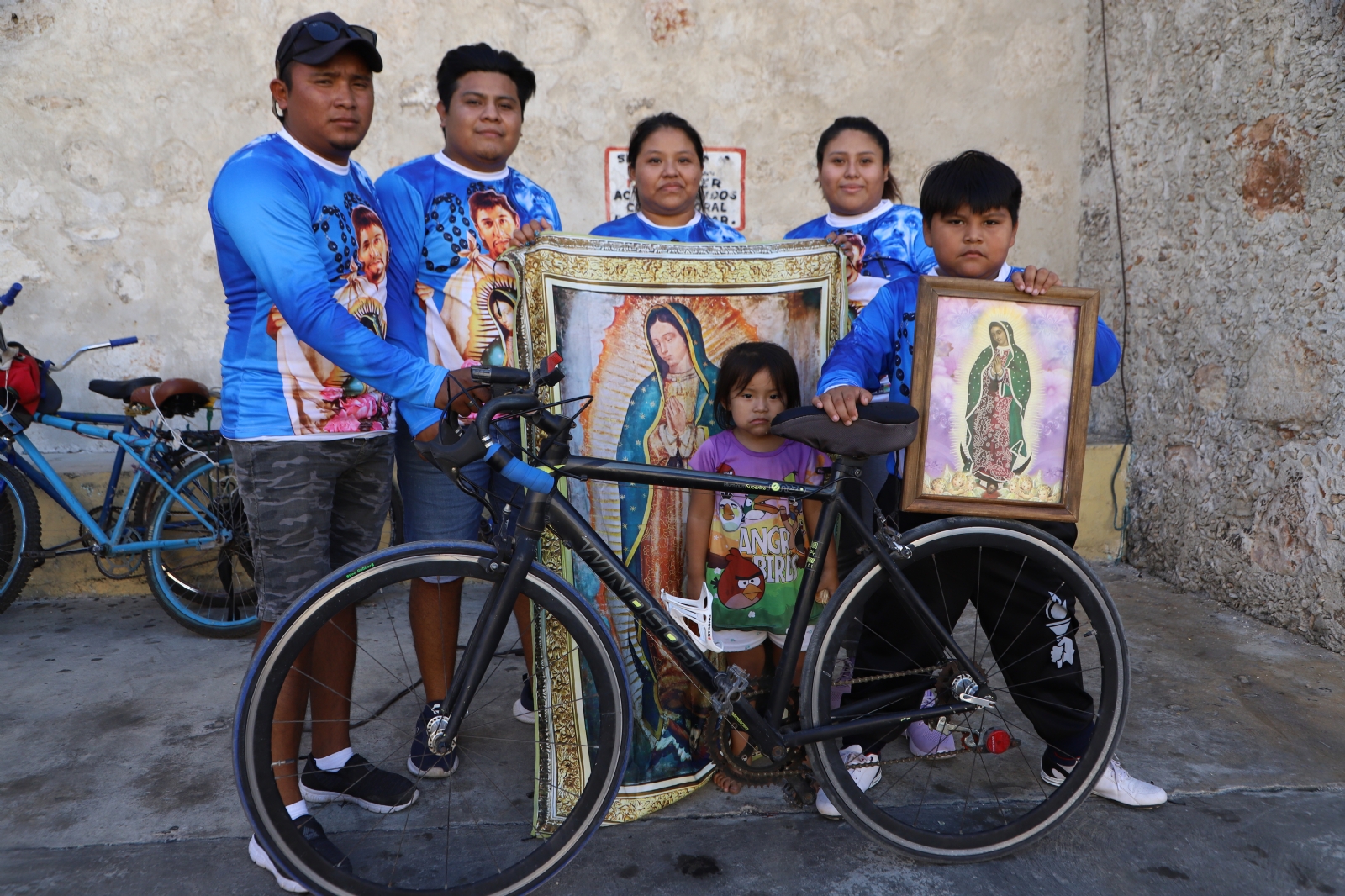 Familia antorchista recorre 270 km de Mérida a Tulum por amor a la Virgen de Guadalupe
