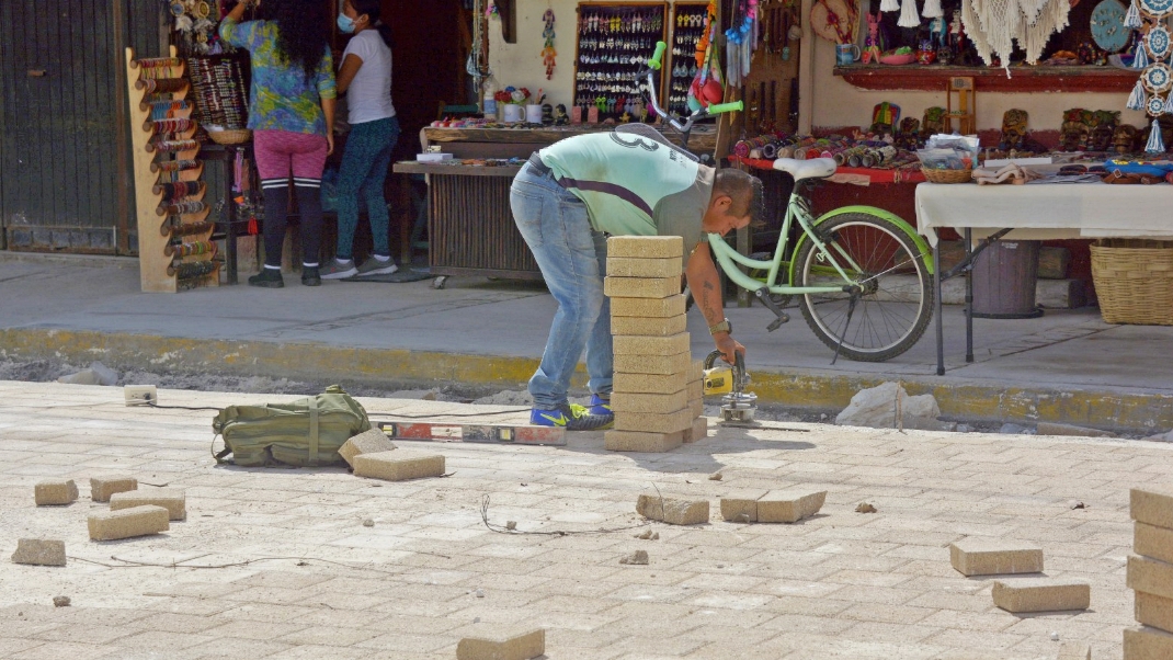 Bacalar y Chetumal invierten más en gastos del gobierno que en impulsar su economía