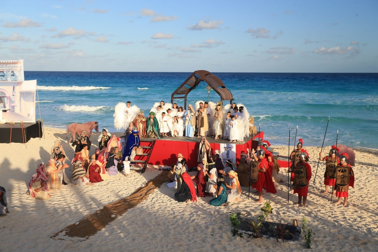 Así fue la pastorela a la orilla del mar en Playa Delfines de Cancún: FOTOS