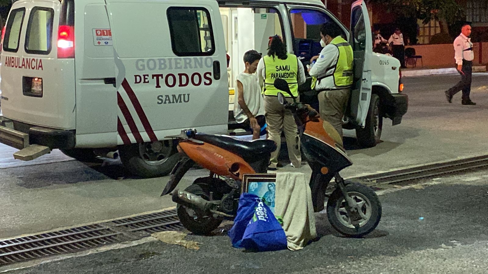 El motociclista presentó lesiones en el brazo izquierdo luego del impacto