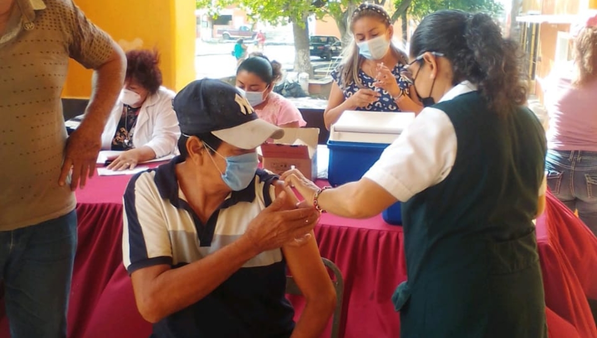 Realizan campaña de vacunación contra la influenza en Chocholá