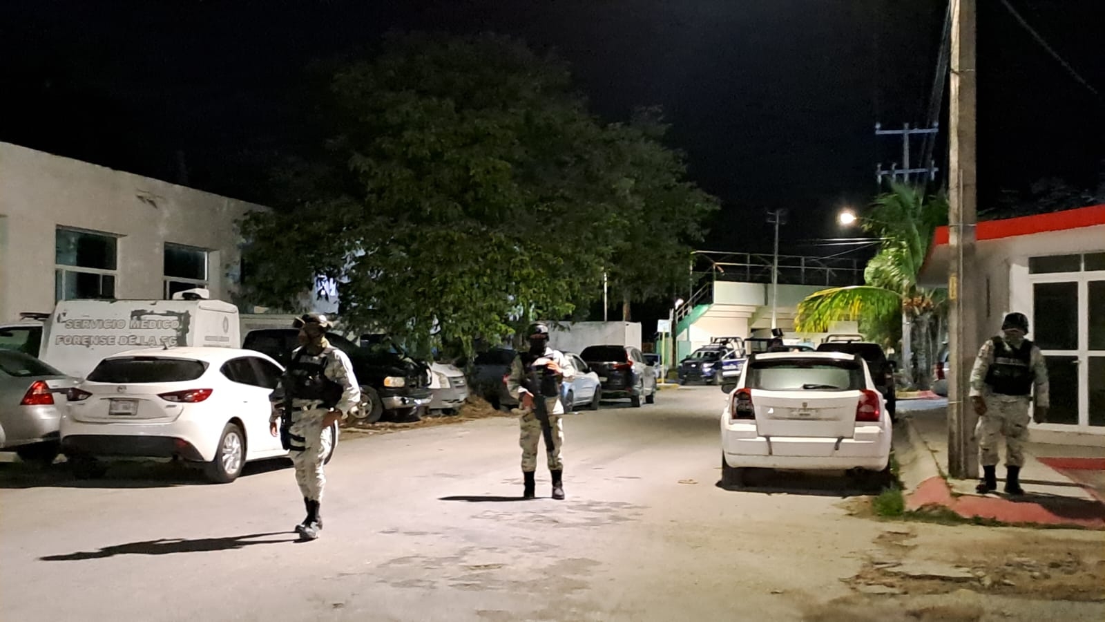 Semar asegura armas y drogas durante operativo de cateo en Cozumel