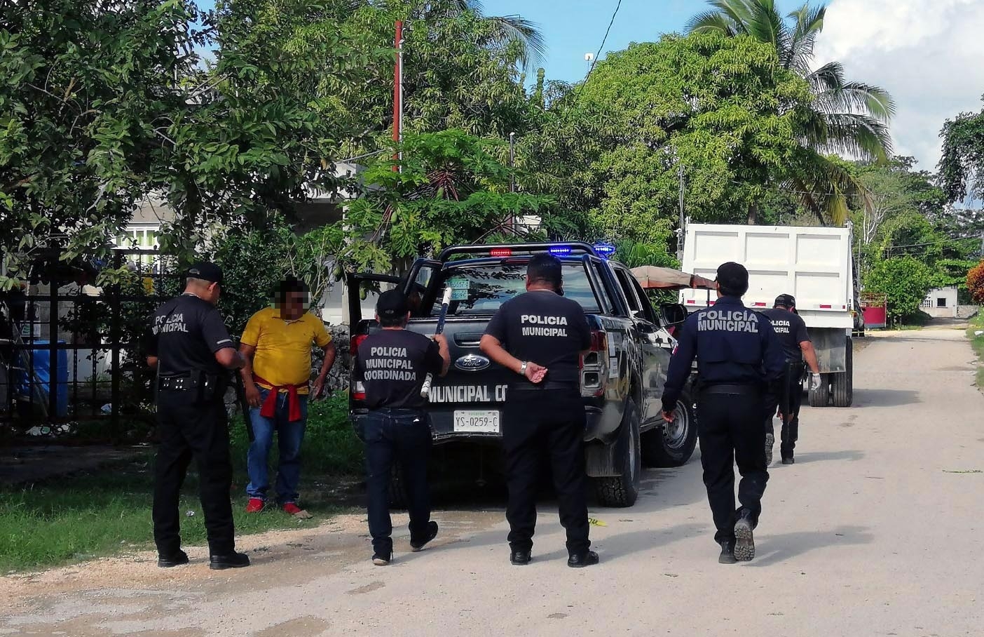 Detienen a hombre por agredir a padres en una escuela de Seyé